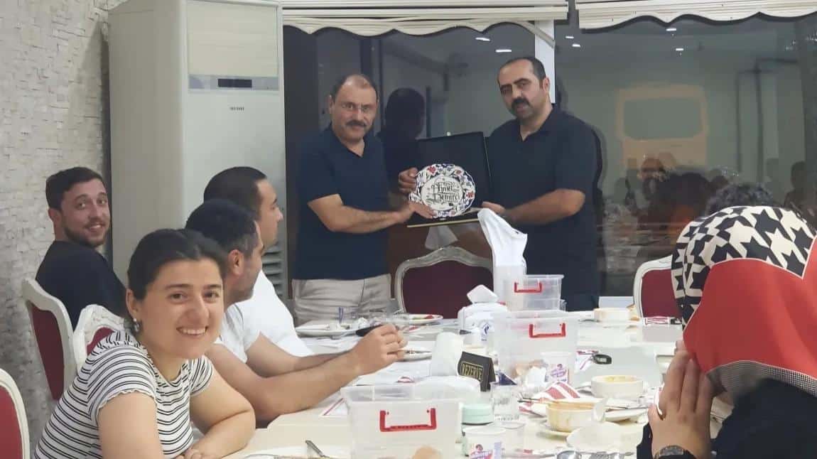 İnebolu Öğretmenevi'nde Eski Öğretmenimiz Ahmet DEMİRCİ'ye Veda Yemeği Düzenlendi.